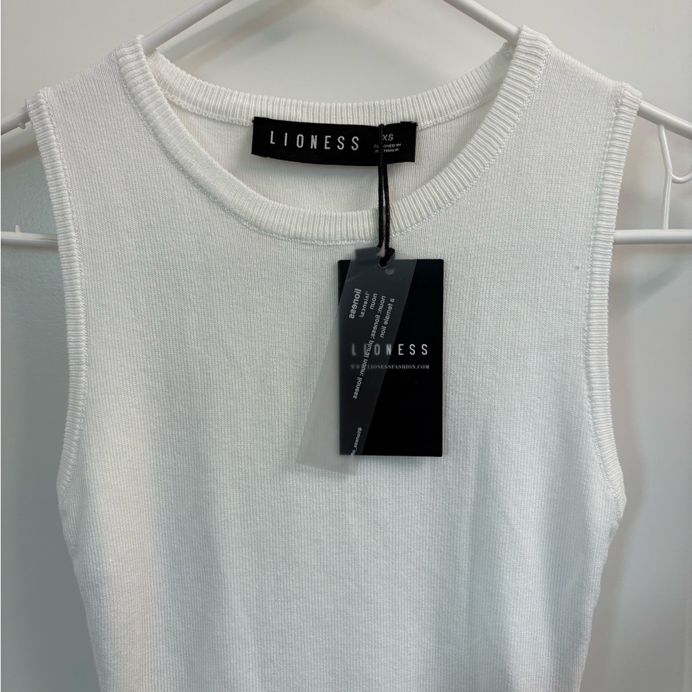 Lioness white  dress